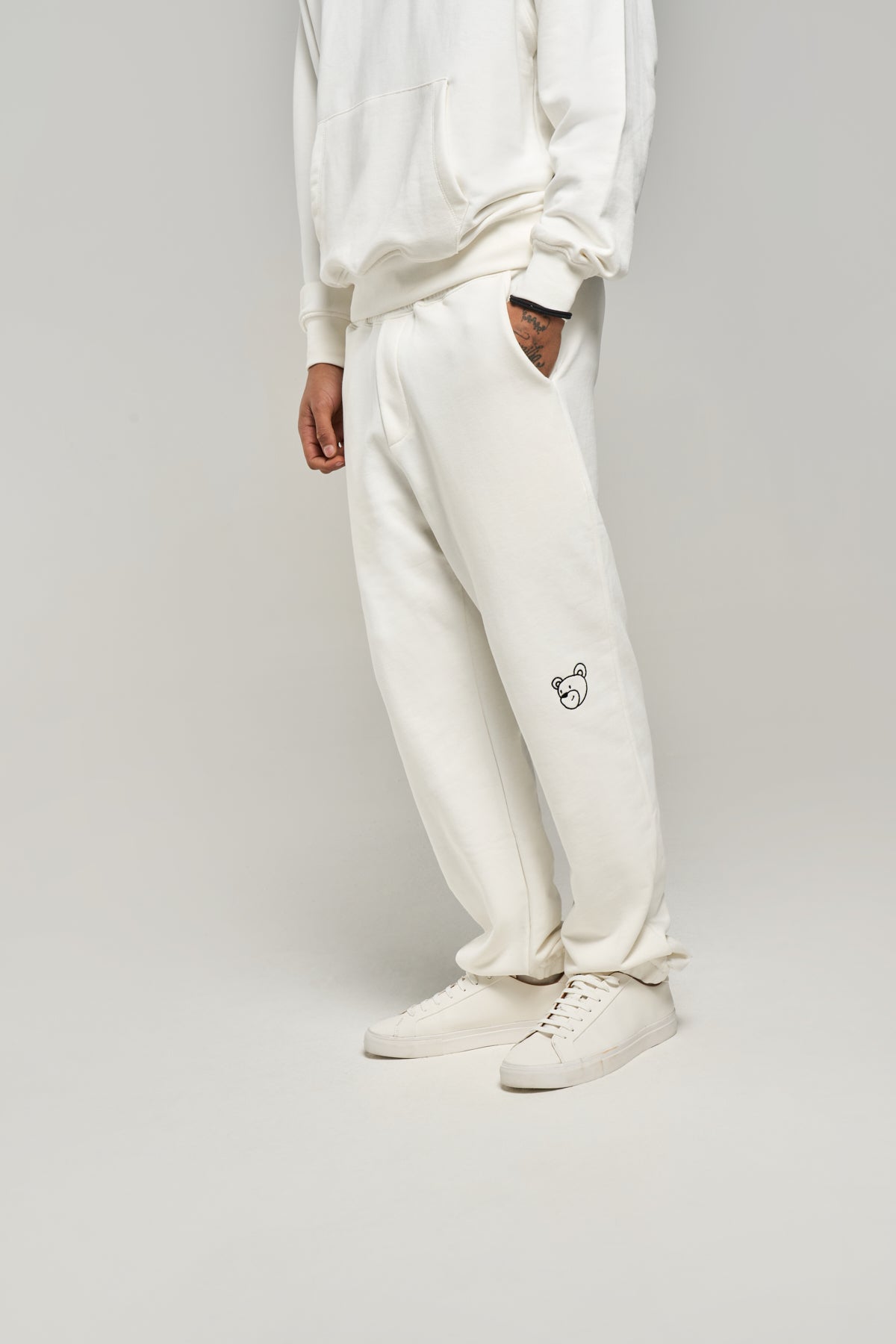 #color_off white