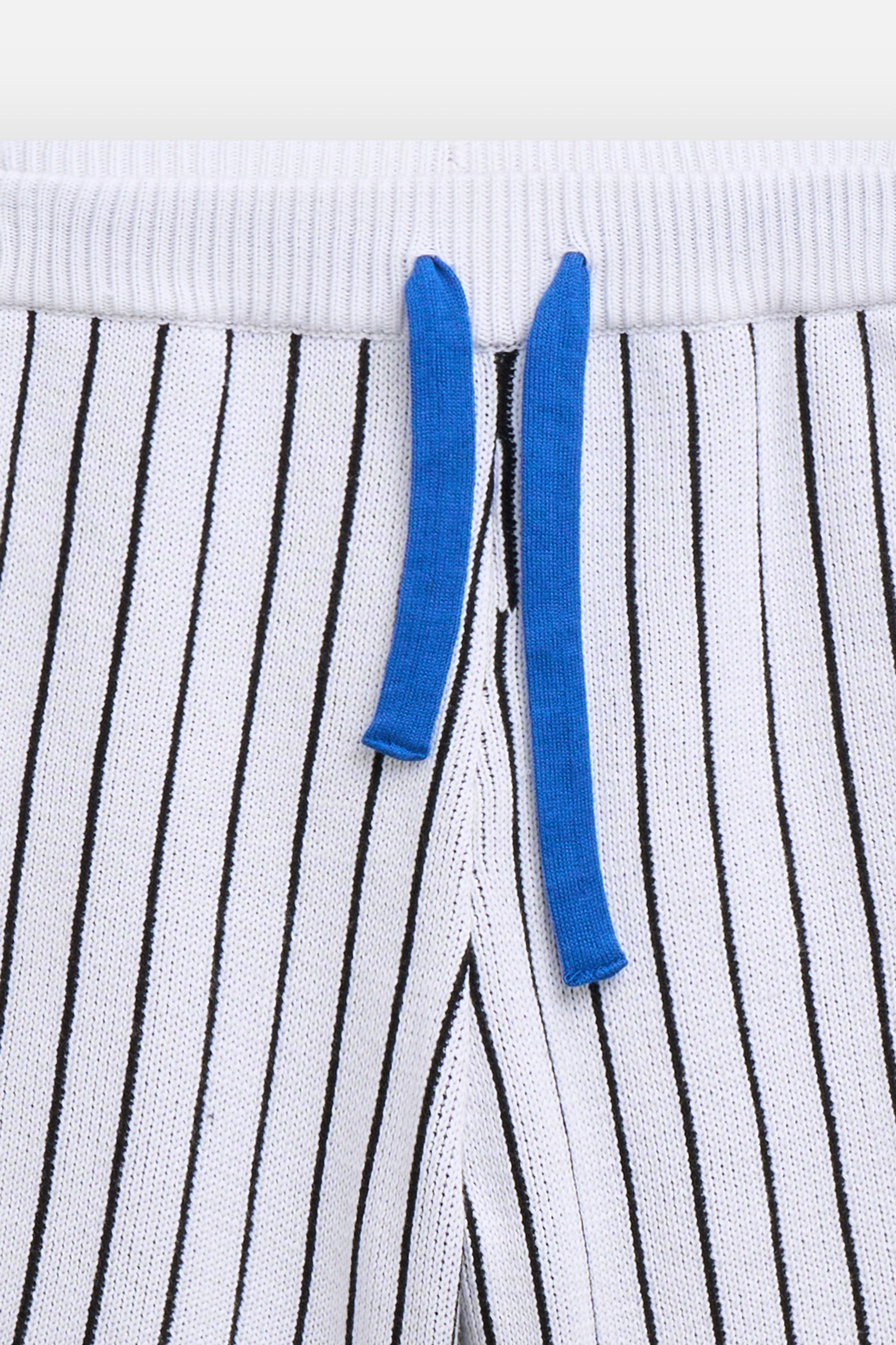 #color_off white